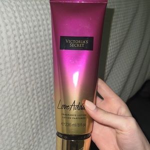 Victoria secret love addict lotion